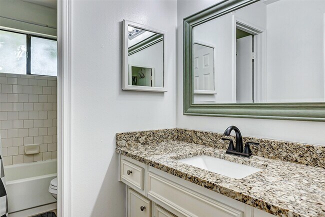 Building Photo - 92 N Deerfoot Cir