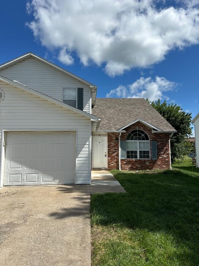 Building Photo - 106 S Woods Ct