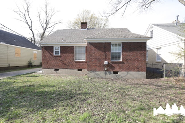 Building Photo - 2370 Larose Ave