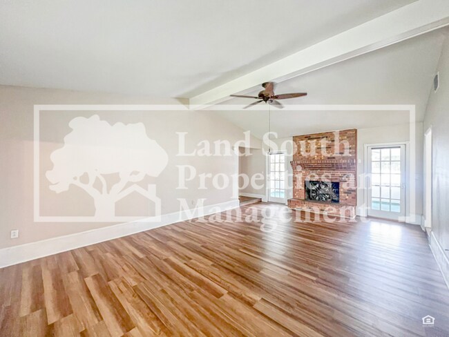Foto del edificio - 2926 Forestgreen Dr S