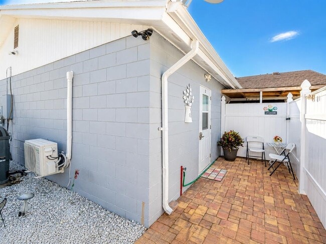 Building Photo - 111 Cuautla Way