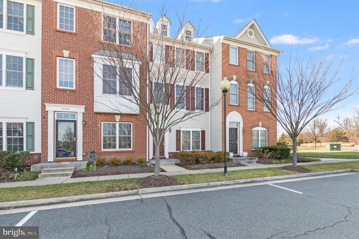 25087 Francisco Terrace, Chantilly, VA 20152 Townhome Rentals in
