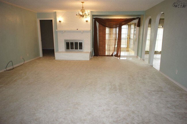 Building Photo - 4620 Summit Dr
