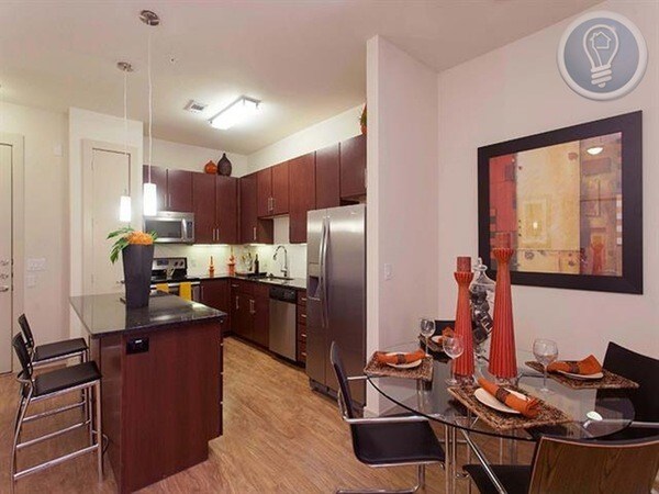 Building Photo - Easy access to downtown!! Modern Interiors!!