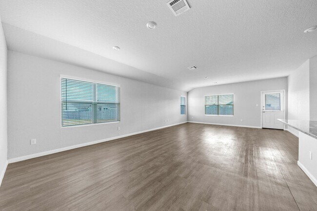 Foto del edificio - Luxury 2023-Built 4-Bedroom Oasis with Com...