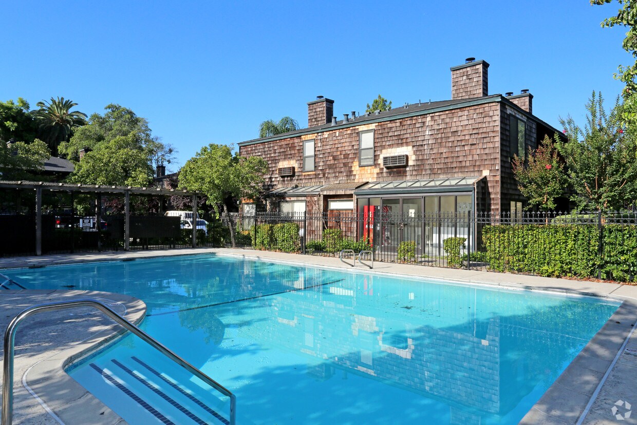 Country Club Village Apartments Alquileres en Stockton, CA