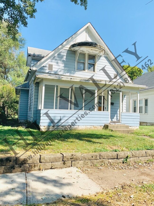 Building Photo - 2206 2nd Ave