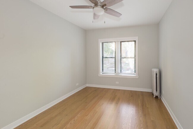 Building Photo - 4837 N Wolcott Ave