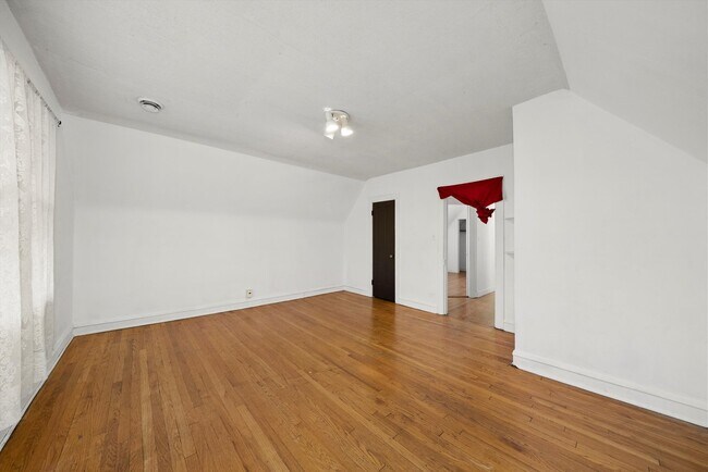 Building Photo - 5835 S Albany Ave