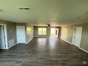 Building Photo - 672 Privet Dr