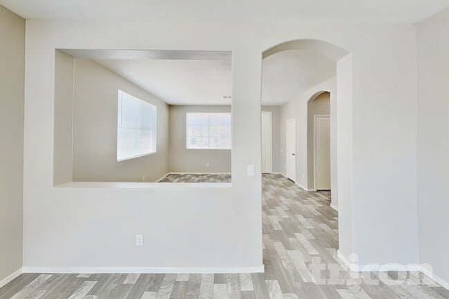 Building Photo - 5616 Deer Run Ct