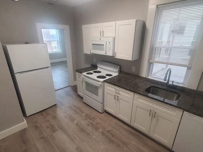 Photo - 738 Washington St Apartment