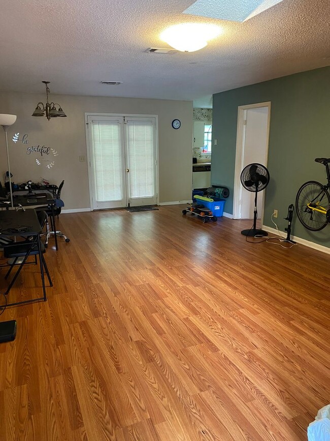 Photo - 114 Helen Cir Apartment