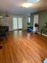 Building Photo - 114 Helen Cir