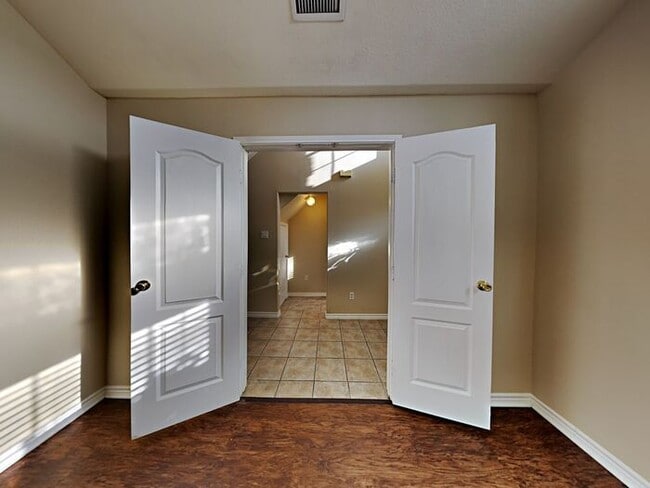 Building Photo - 1ST MONTH FREE WITH 18 MONTH LEASE