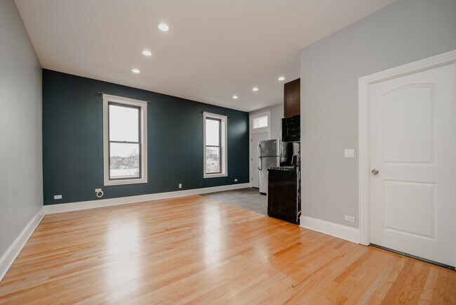 Foto del edificio - 3535 W Armitage Ave