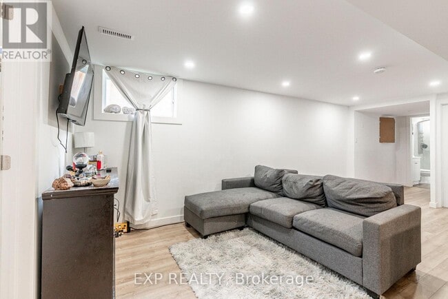 Building Photo - 90 Commercial St