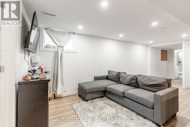 Photo du bâtiment - 90 Commercial St