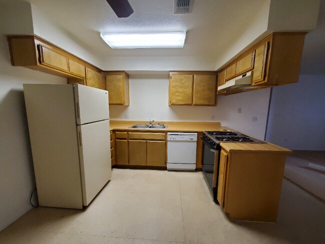Building Photo - 856 S Norma St