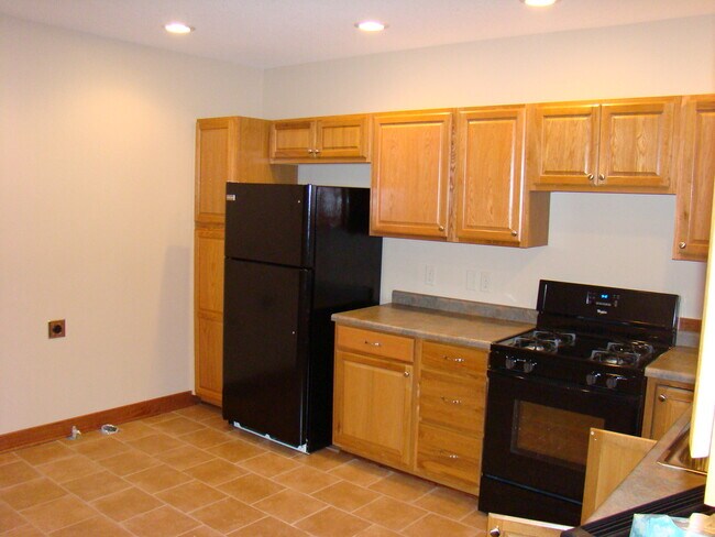Kitchen - 509 E 7th St