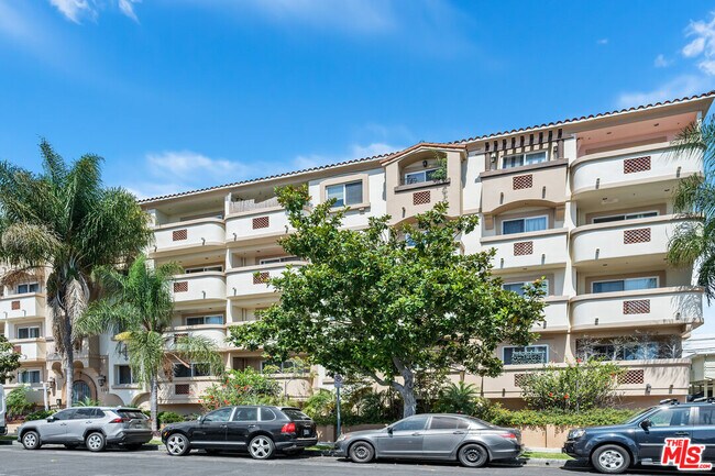 Foto del edificio - 1246 Armacost Ave