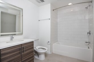 Building Photo - Picasso Brentwood