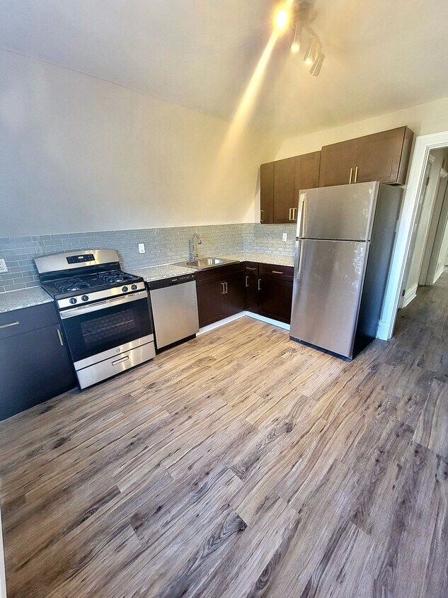 Primary Photo - 5817 Alder St