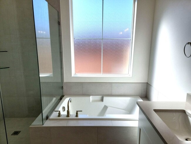 Foto del edificio - Brand New 3 Bedroom Home in Hidden Valley!