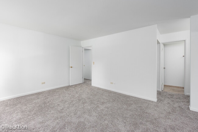 Building Photo - 1301 S Finley Rd