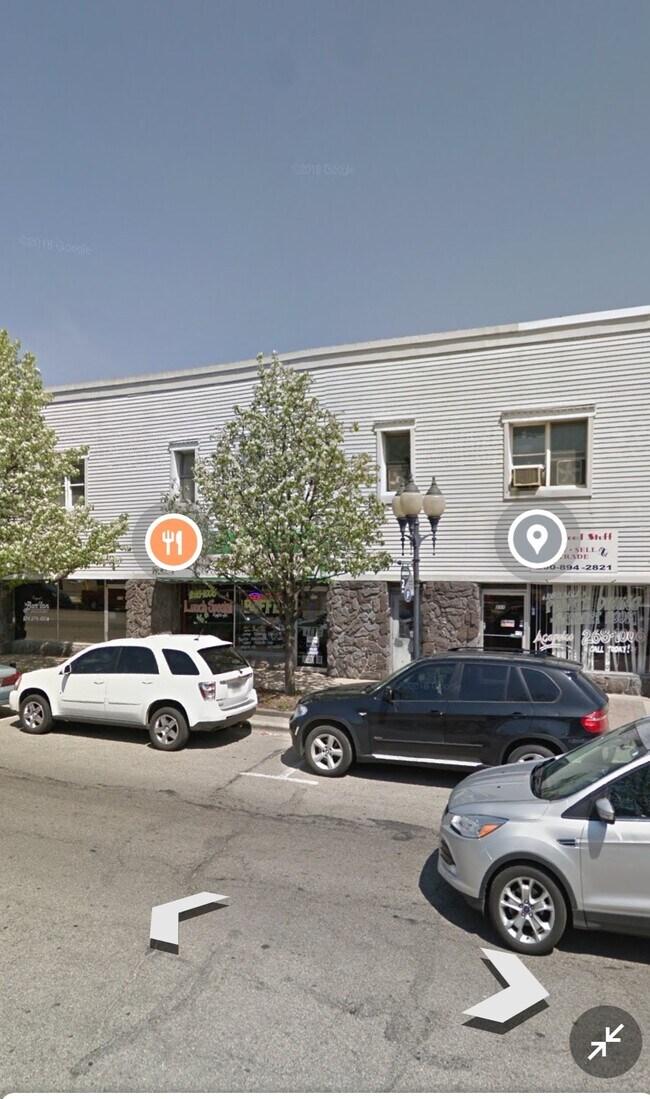 Building Photo - 211 E Center St