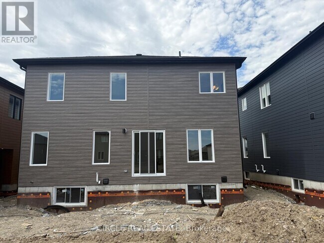 Photo du bâtiment - 64 Creighton Dr