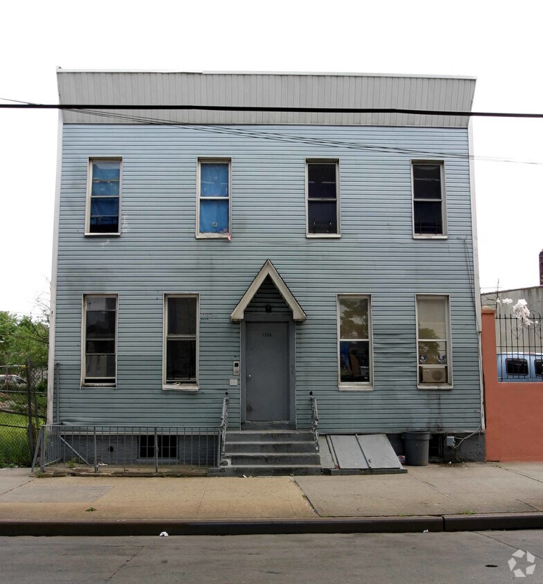 Primary Photo - 1306 Myrtle Ave