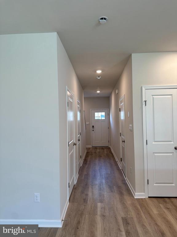 Building Photo - 8 Elenor Ln