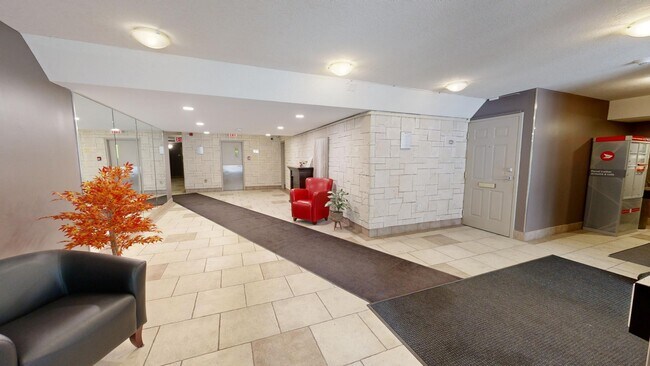 Photo du bâtiment - SPACIOUS 2 BEDROOM CONDO APARTMENT OFF RIC...