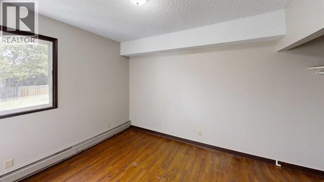 Building Photo - 5117-5144 44 St