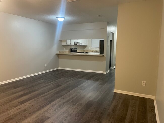 Foto del edificio - 6913 Cherry St