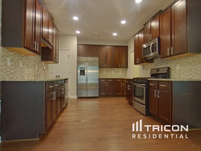 Foto del edificio - 6735 Hembree Dr