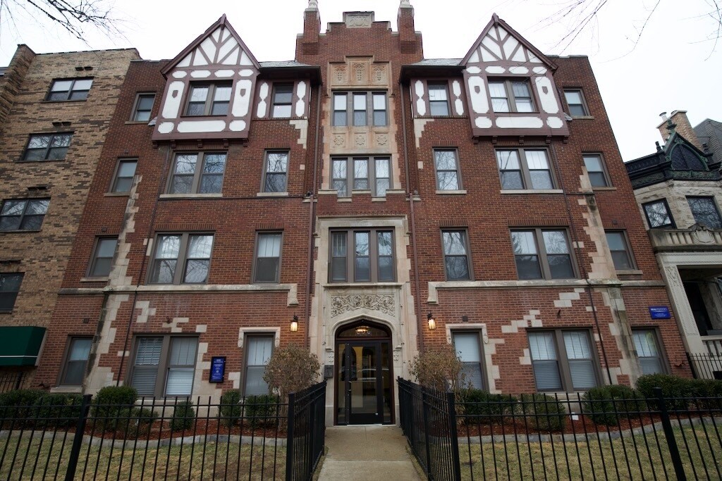 Foto principal - 656 W Wrightwood Ave