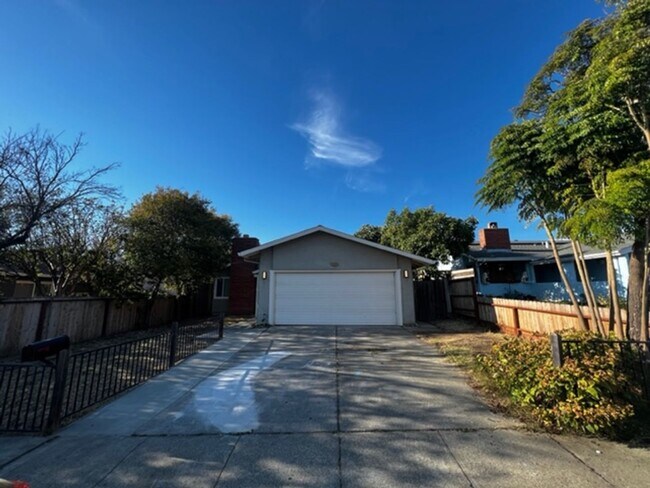 Building Photo - 3/2 home