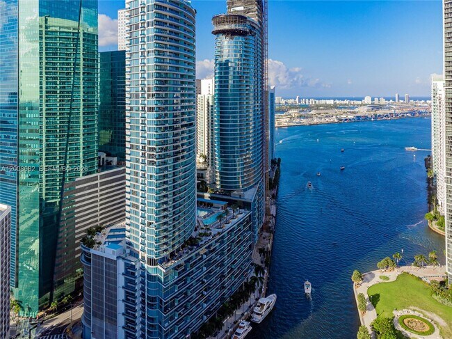 Building Photo - 200 Biscayne Blvd Way