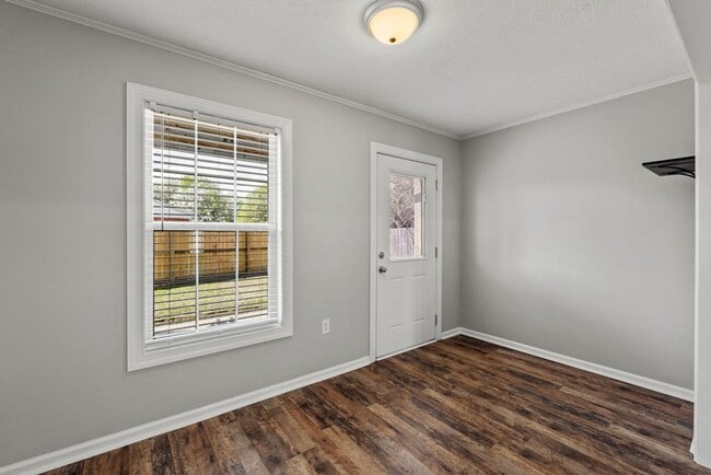 Building Photo - 110 Fox Haven Dr