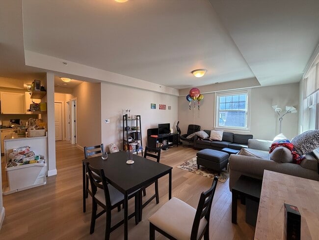 Building Photo - 43 Pitman St