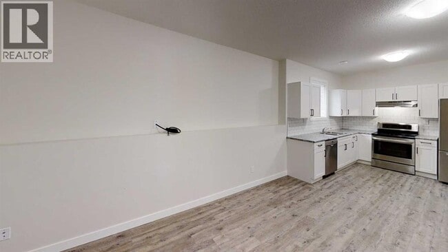 Building Photo - 9607-9113 113 Ave