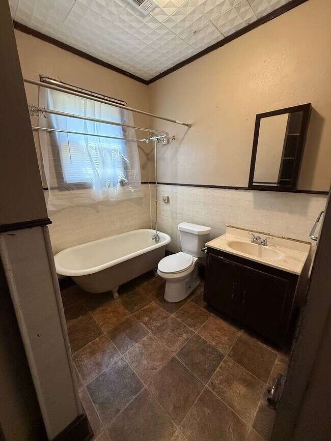 Foto del edificio - 3 Bedroom, 1 Bathroom Home for Rent in Beaumont