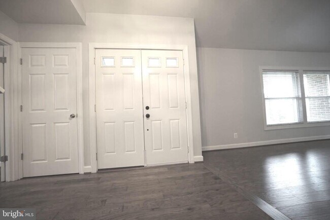 Foto del edificio - 322 Sugarland Run Dr