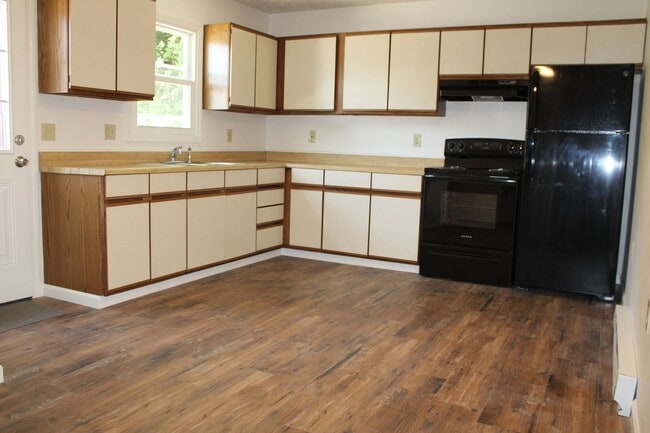 Building Photo - 109 Twin Hills Rd