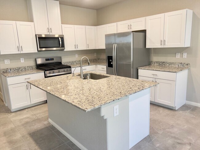 Foto del edificio - 4 bedroom, 2.5 bathroom home located in North West, Las Vegas