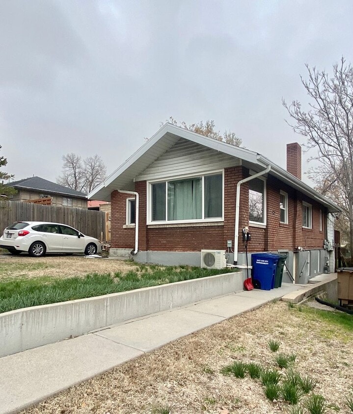 Primary Photo - Deem Triplex