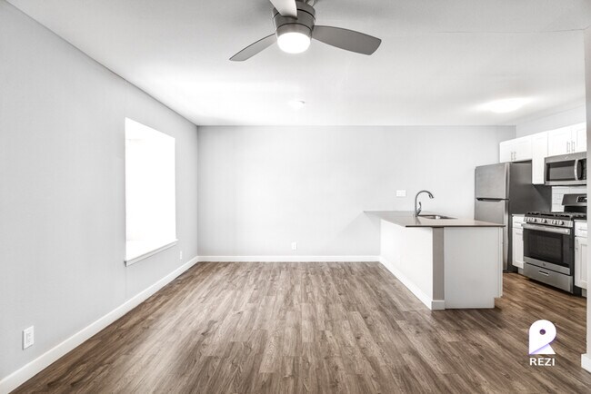 Building Photo - 5005 Manor Rd