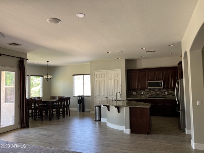 Foto del edificio - 4150 E Beechnut Pl
